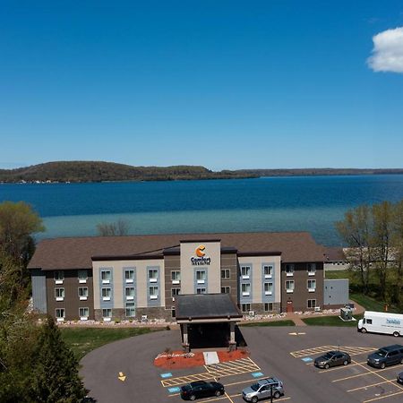 Comfort Inn & Suites Munising-Lakefront Ngoại thất bức ảnh